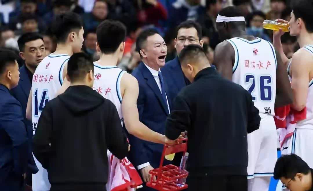 天津队在主场演绎大逆转，取得关键胜利的简单介绍