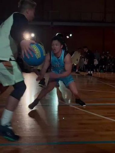 篮球比赛中的精彩瞬间引发球迷热议的简单介绍