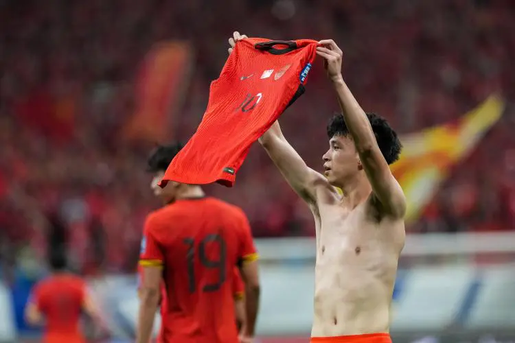 热议国足1-0中国香港:大部分时间索然无味加快选帅效率(中国足协公布禁足大名单)