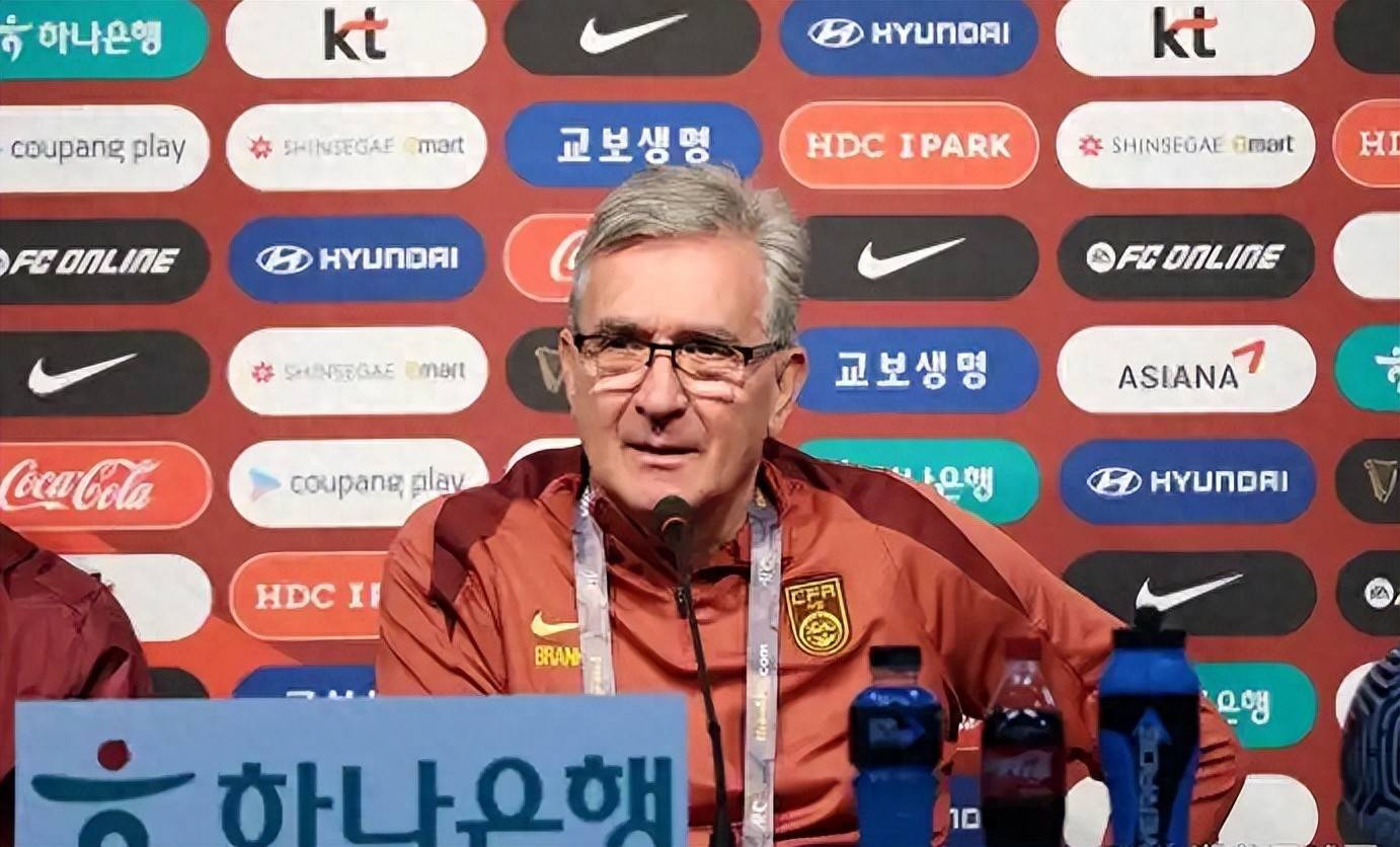热议国足1-0中国香港:大部分时间索然无味加快选帅效率(中国足协公布禁足大名单)