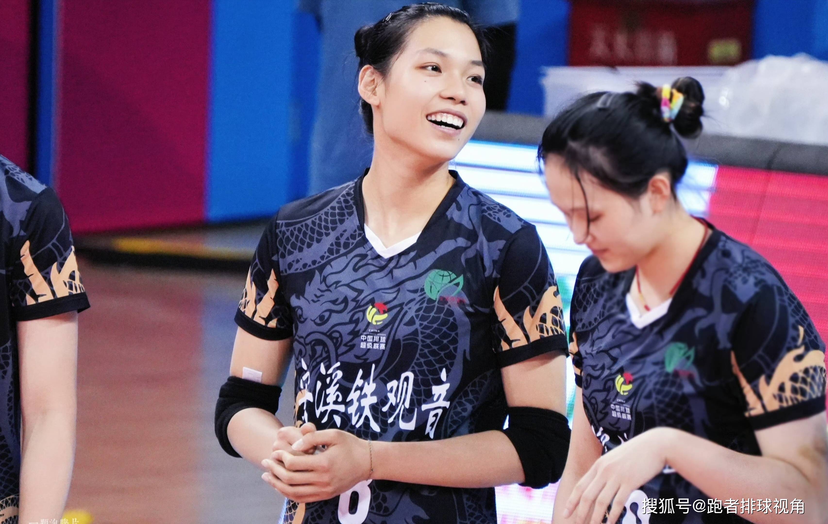 包含世联赛-女排3-2德国决胜局18-16庄宇珊28分的词条