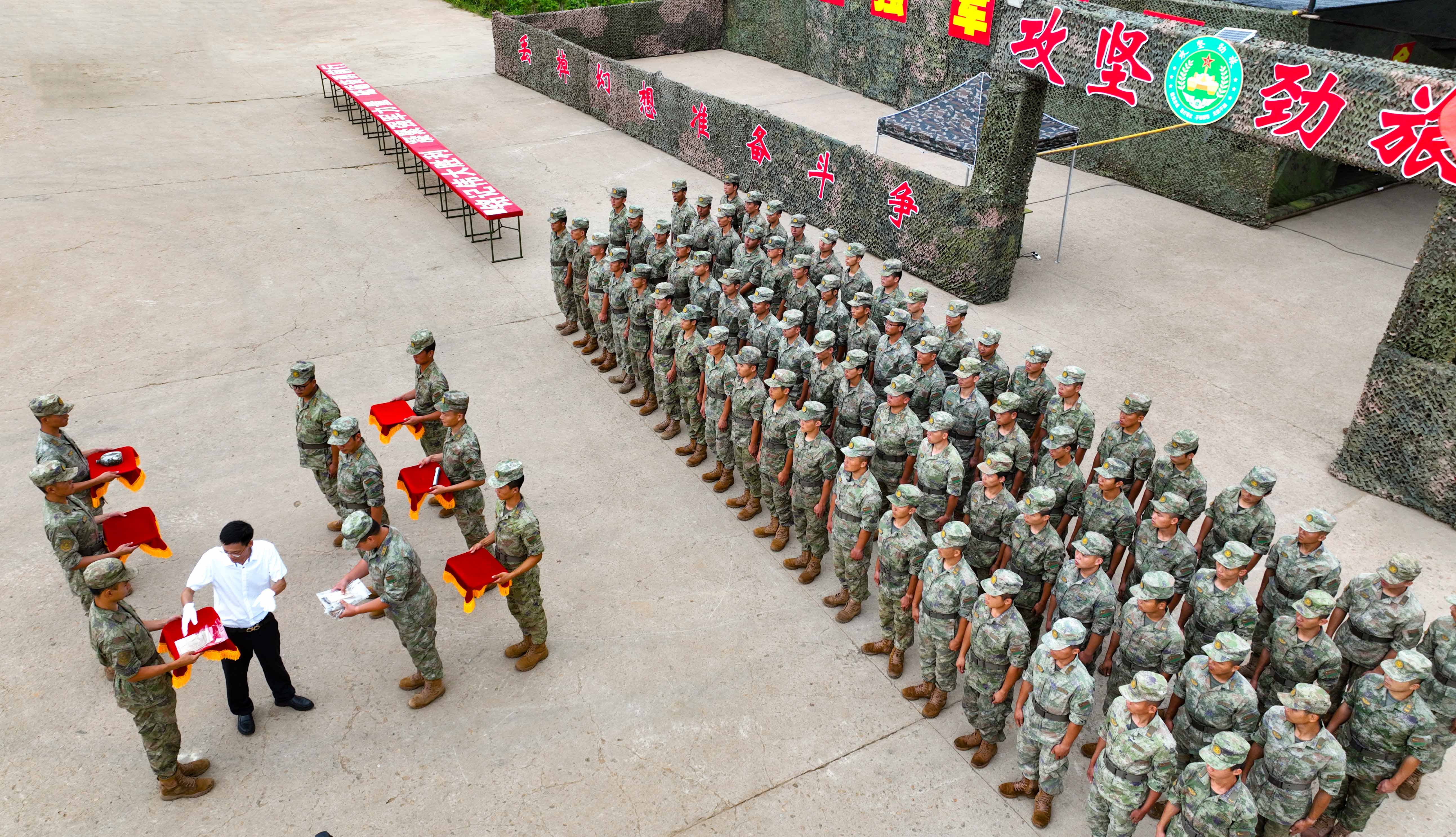 恩菲尔德小将表现抢眼，劲旅添新力量(德军为什么不用马奇诺防线)