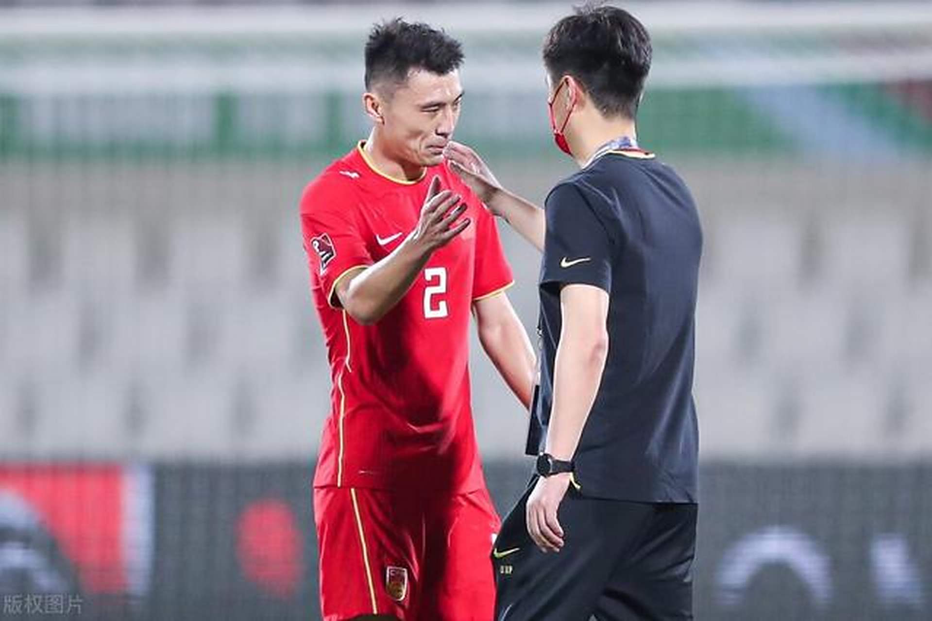 关于足球报:国足选帅是当务之急新帅无疑面临极大的考验的信息